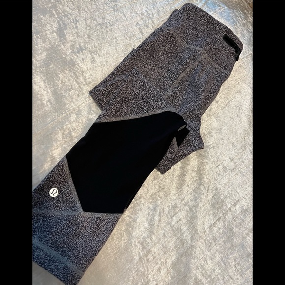 Lululemon Size 6 Crop Leggings Excellent Condition - Picture 2 of 10